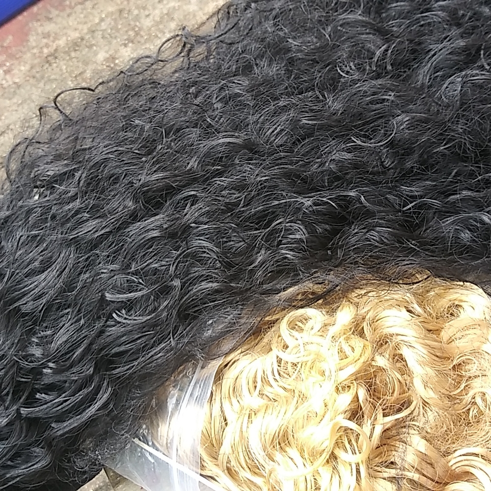2 wigs - Picture 3 of 7